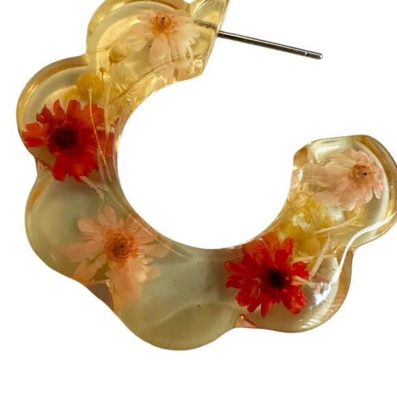 Dried  Flower Acrylic Hoop Earrings - Picture 8 of 8